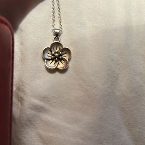 Trendy new necklace
